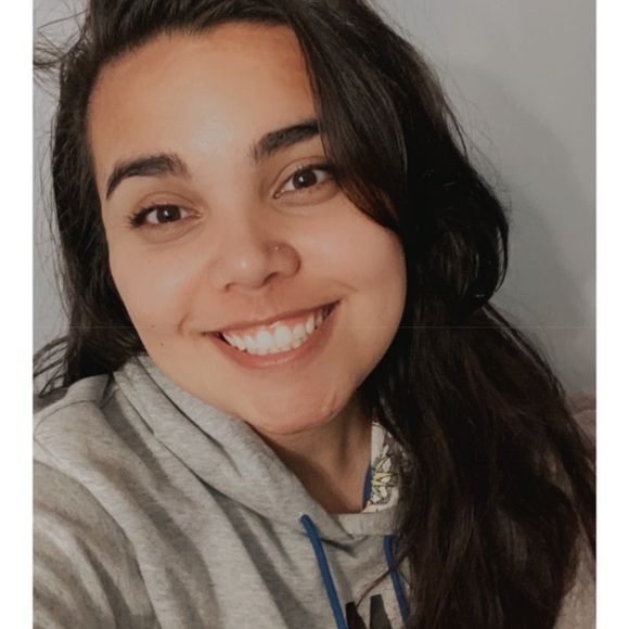 Meet your Posher, Lauren - Picture 2 of 2